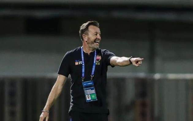 半岛体育官网-深足主帅坚持轮换计划：外援不在还有其他球员发热